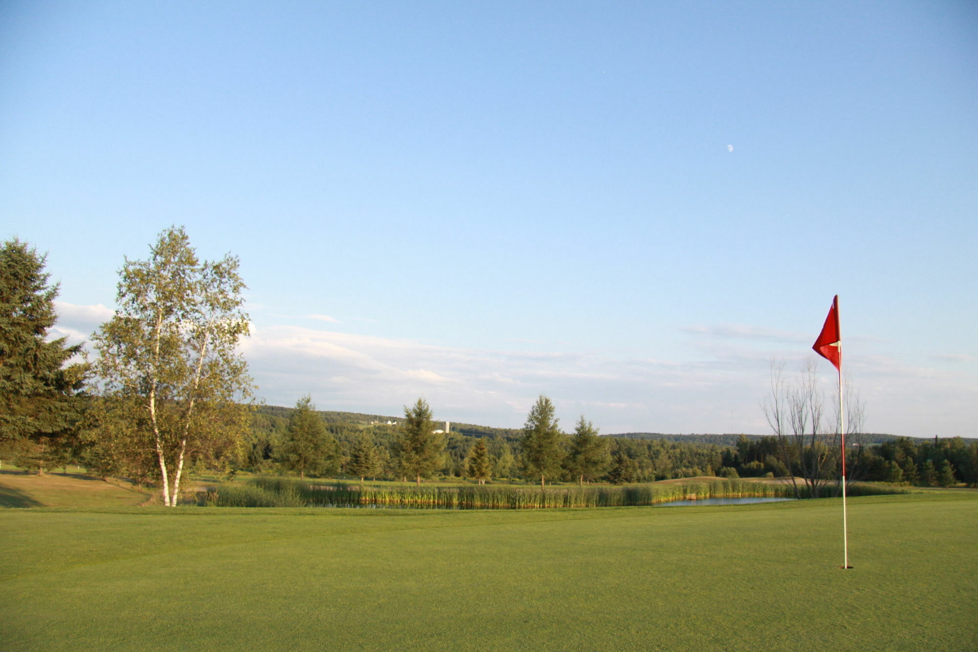 Отель La Cache Du Golf Beauceville Экстерьер фото